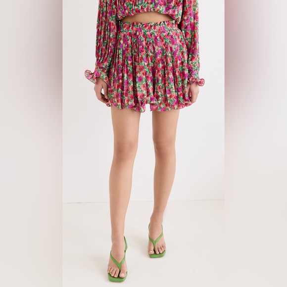 ENDLESS ROSE FLORAL PLEATED MINI SKIRT AND BUBBLE TOP SET SIZE MEDIUM - Picture 7 of 16